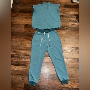 Women's Caribbean blue fig scrub set